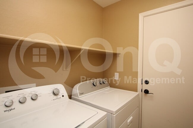 Building Photo - 1366 S Sabino Dr