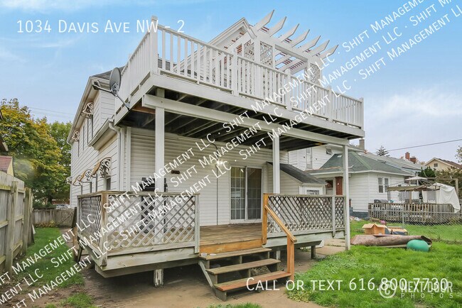 Building Photo - 1034 Davis Ave NW