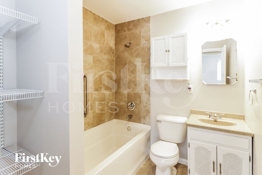 Building Photo - 618 Neptune Way