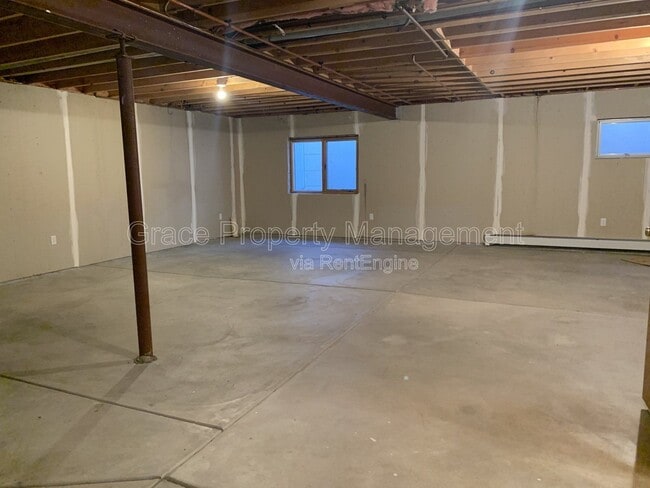 Building Photo - 2586 E 125th Pl