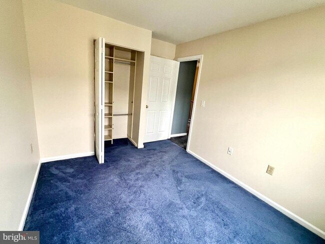 Building Photo - 2095 Pawlet Dr