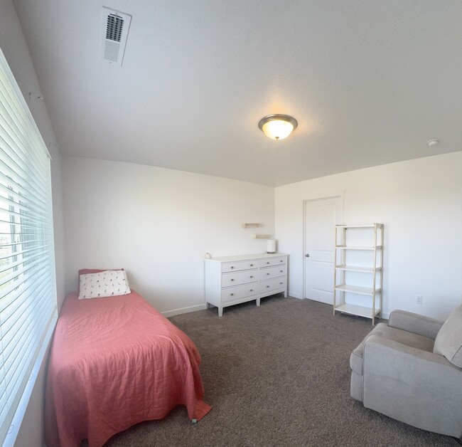 Building Photo - 398 Grassland Dr