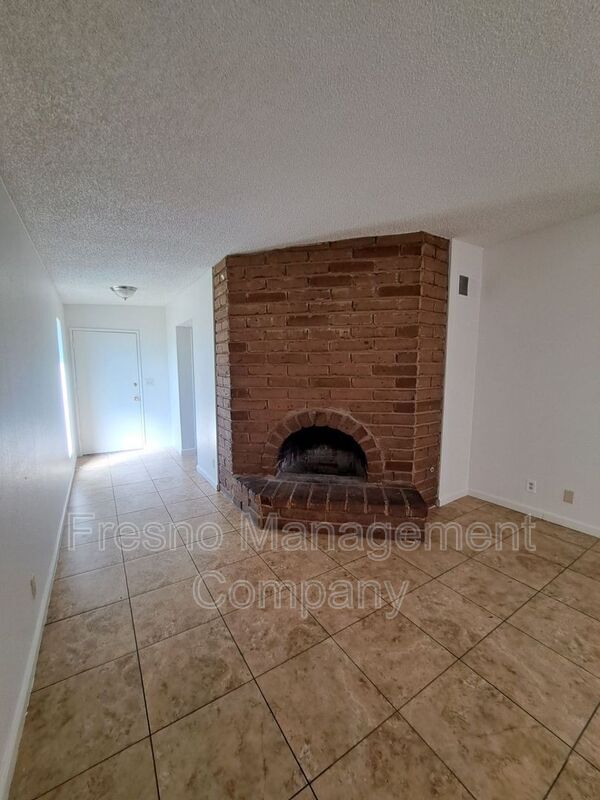 Building Photo - 543 W Alamos Ave