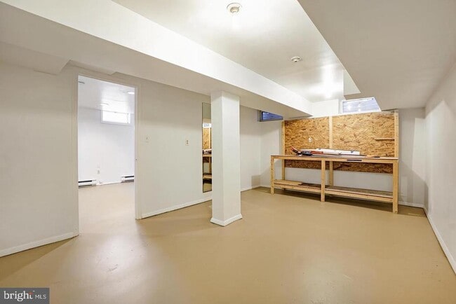 Building Photo - 2310 Cool Spring Rd