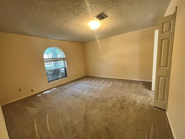 Building Photo - 15111 Gladebrook Dr