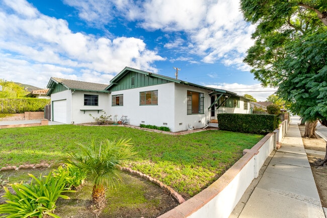 Building Photo - 5651 N Bryn Mawr St