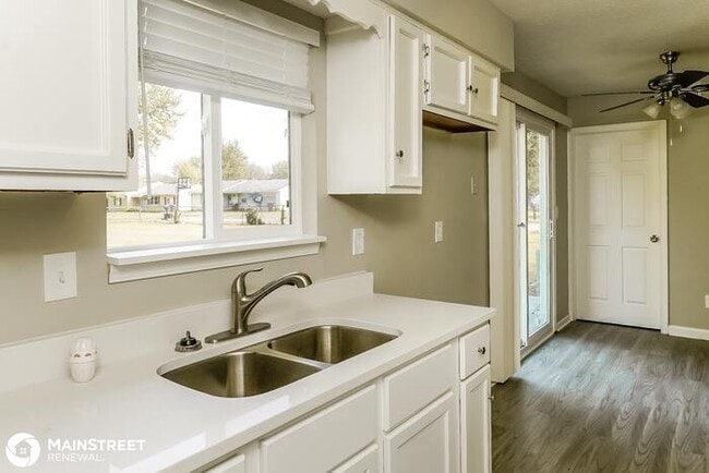 Building Photo - 3406 Remington Dr, Indianapolis, IN 46227