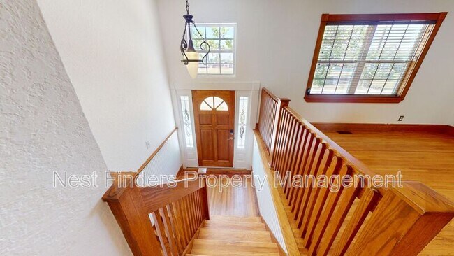 Building Photo - 552 Seagate Ave