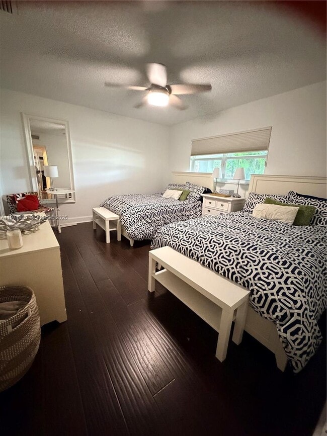 Building Photo - 2857 N Palm Aire Dr