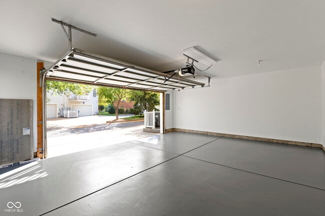 Building Photo - 12922 Ives Way