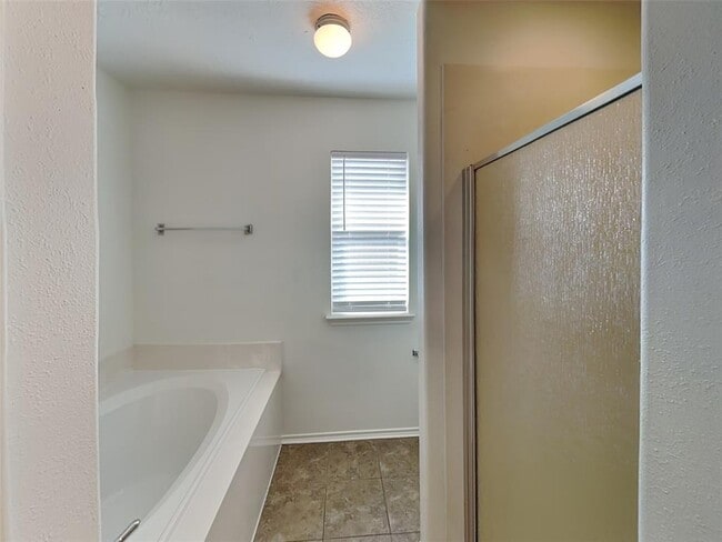 Building Photo - 18475 Sunrise Pines Dr