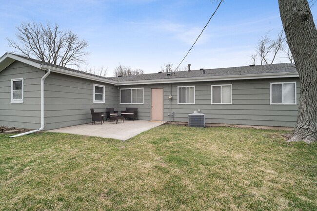 Building Photo - 1105 Julienne Dr