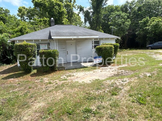 Building Photo - West Columbia Home