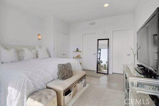 Building Photo - 1223 Larrabee St