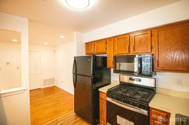 Building Photo - 1337 Waterford Dr