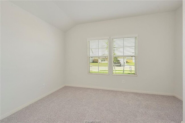 Building Photo - 5521 Fox Blf Dr