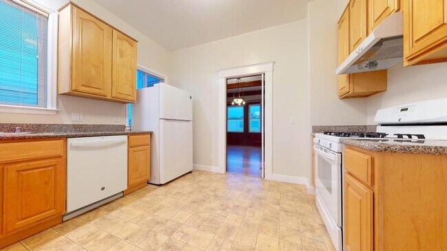 Building Photo - 464 8th Ave