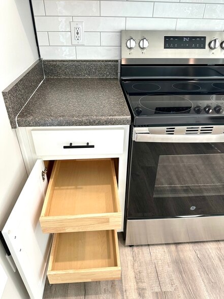 More pullouts - 2217 Kenwood Blvd SE