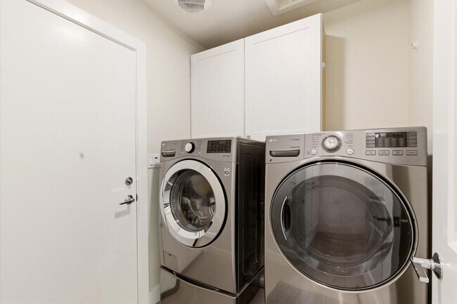 Building Photo - 8372 E San Salvador Dr