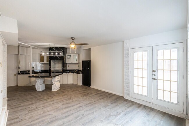 Building Photo - 1420 Corpus Christi St