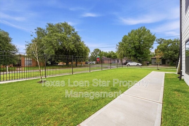 Building Photo - 3107 Grassmere St