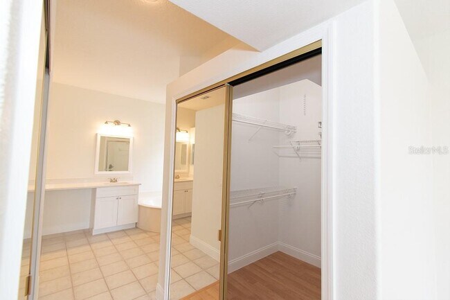Building Photo - 1707 Golfview Dr