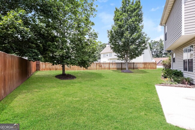 Building Photo - 1352 Vine Cir