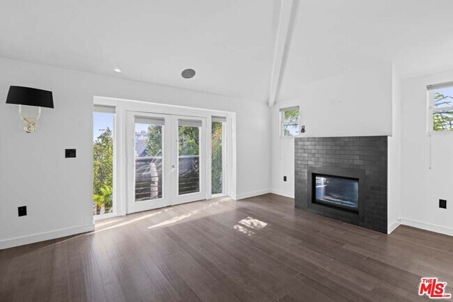Building Photo - 10453 Holman Ave