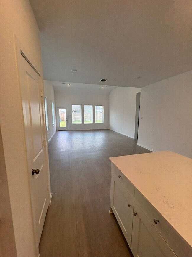 Building Photo - 6419 Seafoam Lake Dr