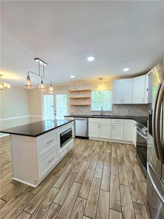 Building Photo - 765 N Parkwood Rd