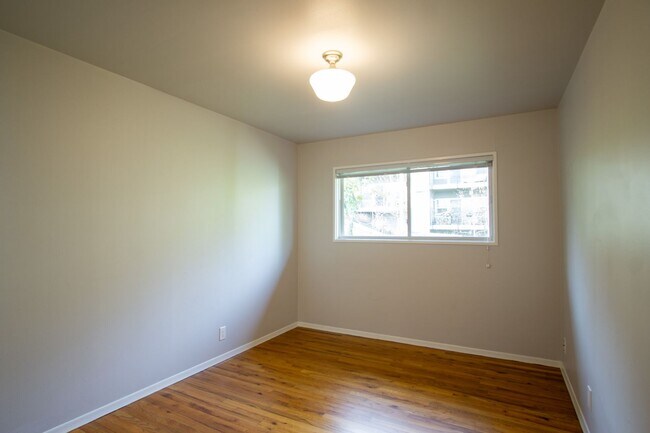 Building Photo - ONE MONTH FREE! Renovated Mid-Century 2Bdr w/Hardwoods, Dishwasher + Pets OK