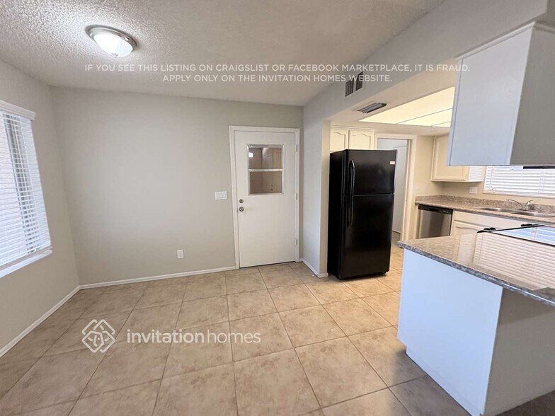 Building Photo - 2835 S Standage