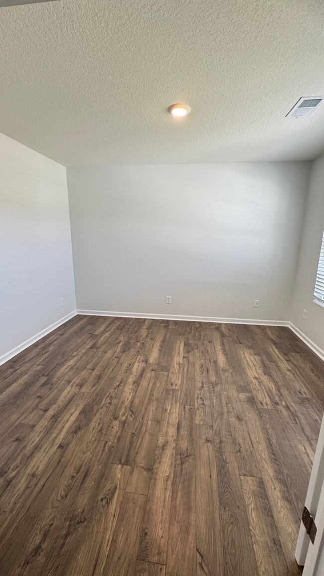 Building Photo - 164 Crescent Cir