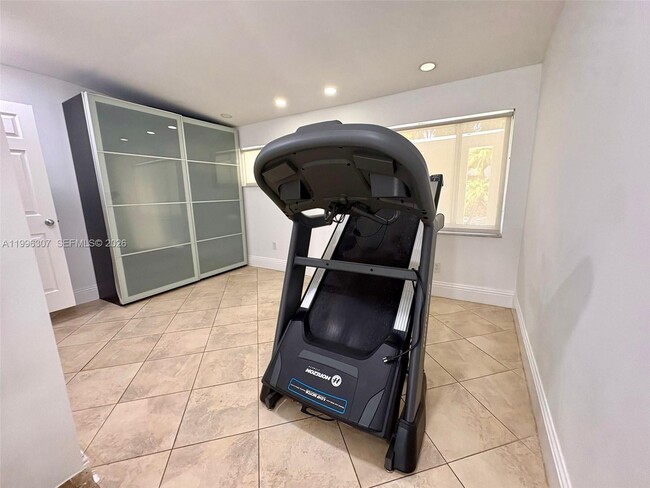 Building Photo - 4190 Pamona Ave