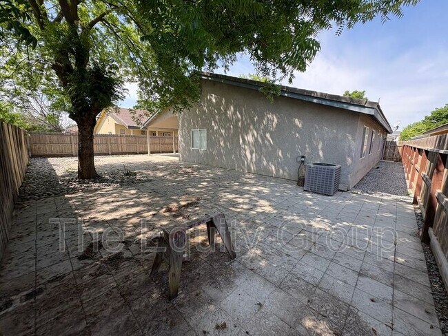 Building Photo - 1040 N Sumter Ct