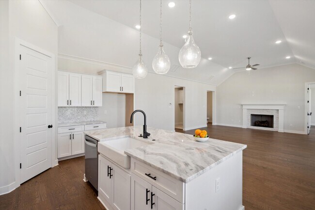 Building Photo - 512 Mount Ivy Dr