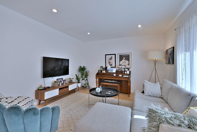 Building Photo - 7324 N Bell Ave