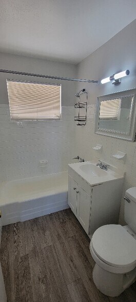 Building Photo - 8103 Agress Ave