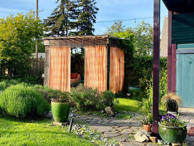 Building Photo - 1311 N Garden St