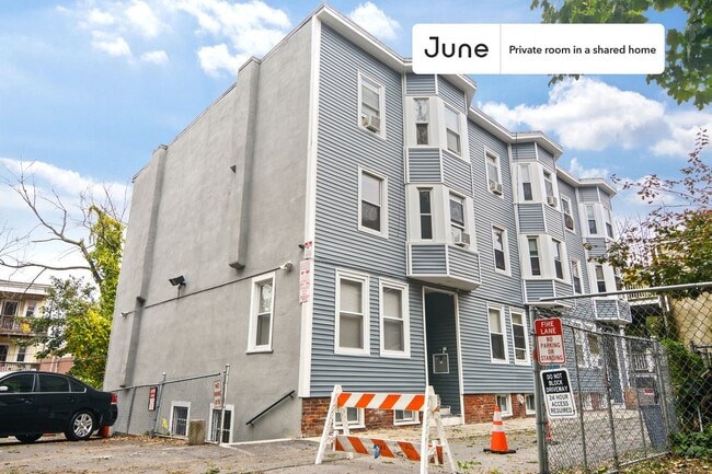 Building Photo - Room in Shared 3 bed/1 bath home