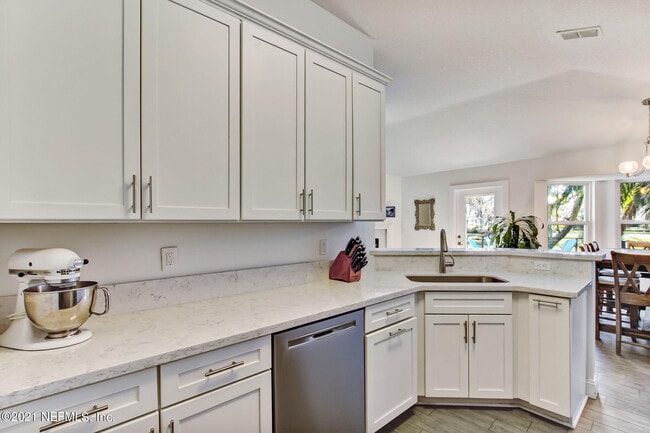 Building Photo - 3433 Heron Dr N