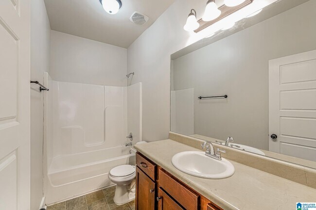 Building Photo - 915 Maple Trce