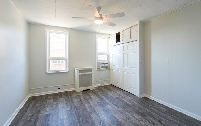 Building Photo - Charming Pennsport Rowhome with Private Backyard Oasis