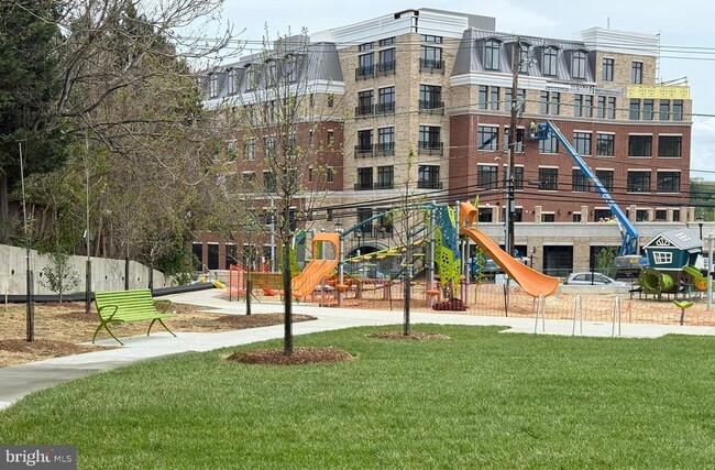 Building Photo - 5337 ZENITH OVERLOOK Dr