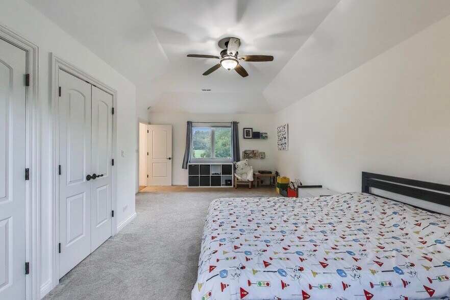 Building Photo - 23W711 Hobson Rd