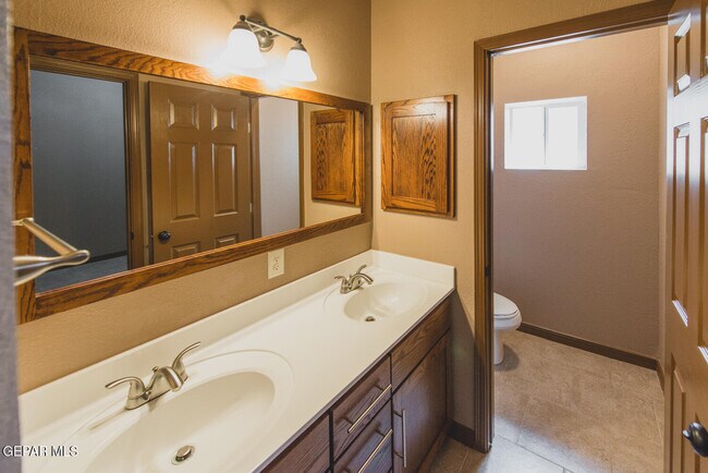 Building Photo - 326 Coates Dr