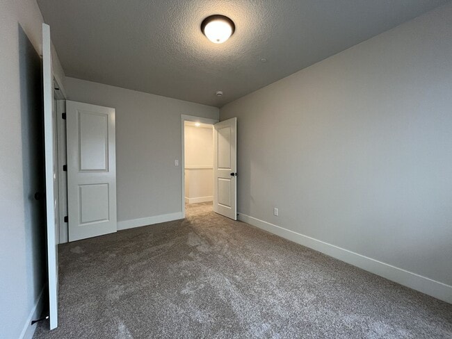 Building Photo - Modern 2025-Built 4 Bedroom Home with EV Charging, 5kW Solar, Open-Concept Living, Scenic Outdoor...