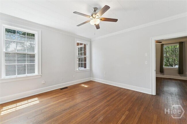 Building Photo - 206 E 46th St
