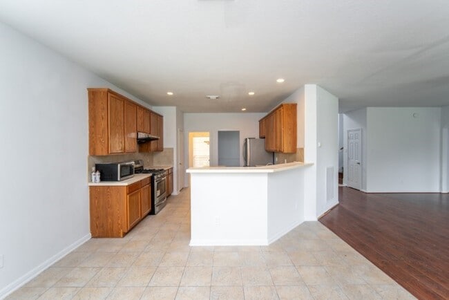 Building Photo - 2322 Cool Springs Ln