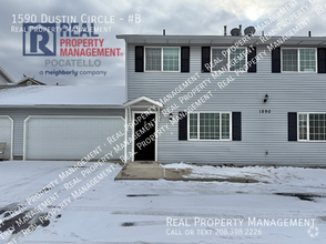Building Photo - MOVE IN SPECIAL - 3 Bedroom 1.5 Bath Apart...